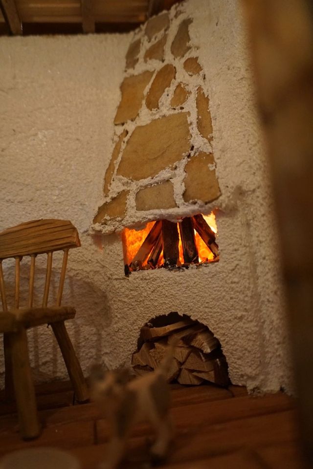 Weihnachtskrippe, große alpenländische Krippe, echte Handarbeit in Bobingen