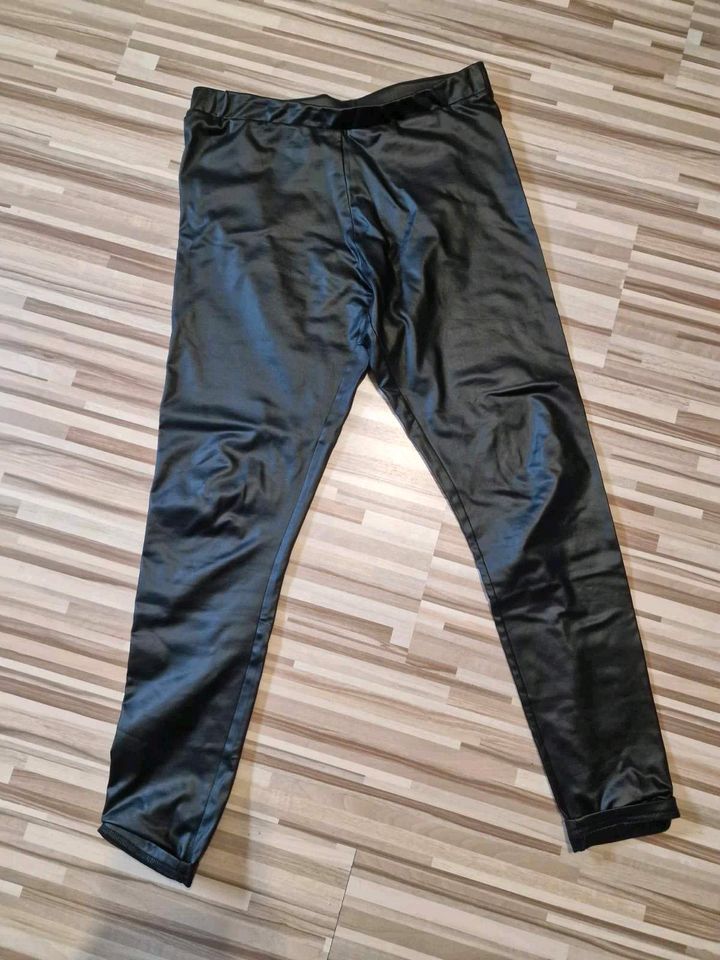 NEU UNGETRAGEN stylische Kunst Leder Leggins schwarz Gr. 36 in Kerpen