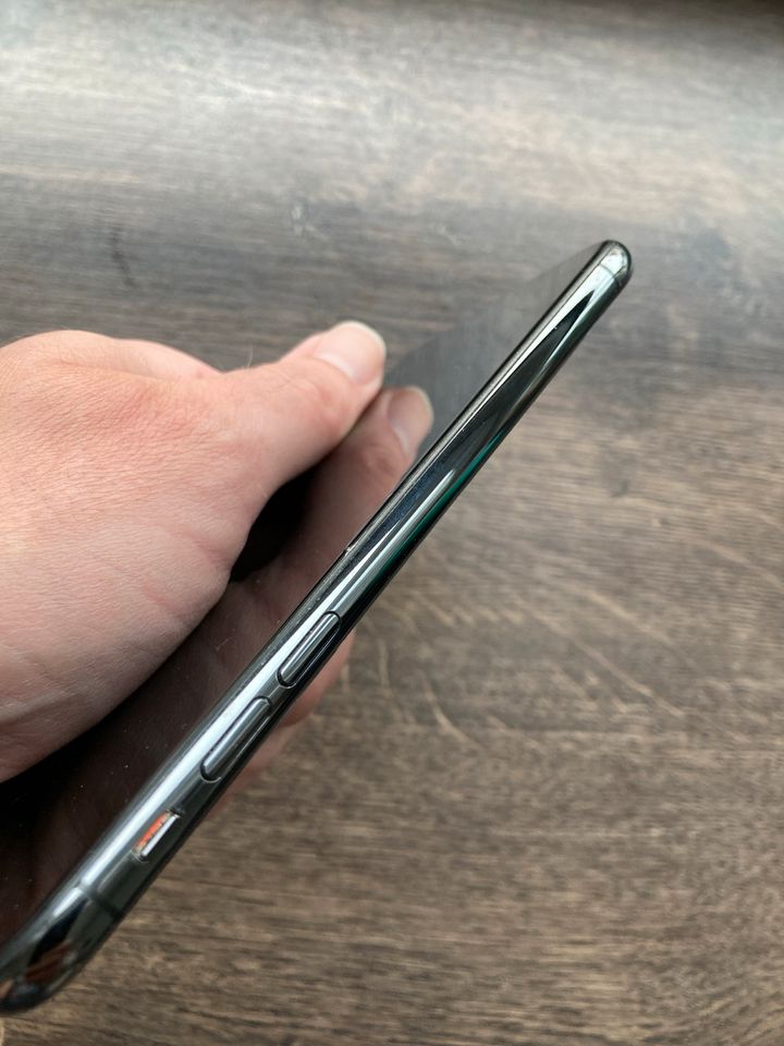 Apple iPhone XS 256 GB Schwarz mit Hülle iOS 17.5 in Barntrup