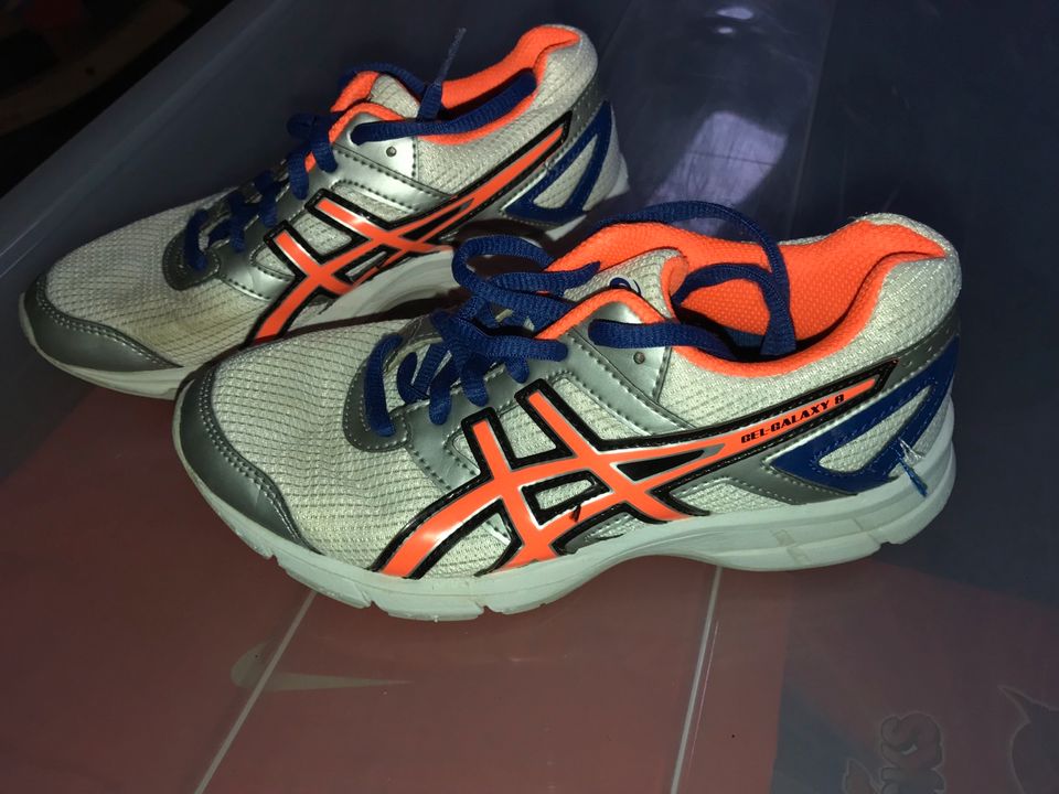 Asics Turnschuhe Gr.33.5 in Kiel