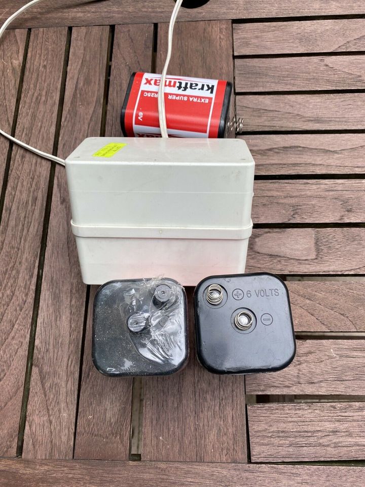 Camping-Batteriekasten 12 Volt mit 3 6 Volt-Batterien in Kiedrich