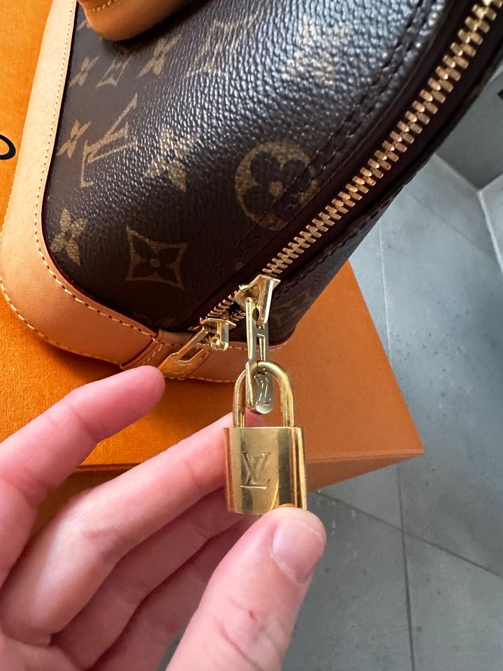 Louis Vuitton Alma BB in Oldenburg