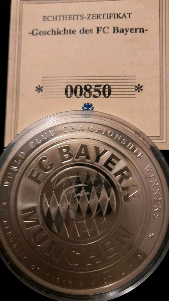 Münzen des FC Bayern, incl. 2 Goldmünzen in Saarbrücken