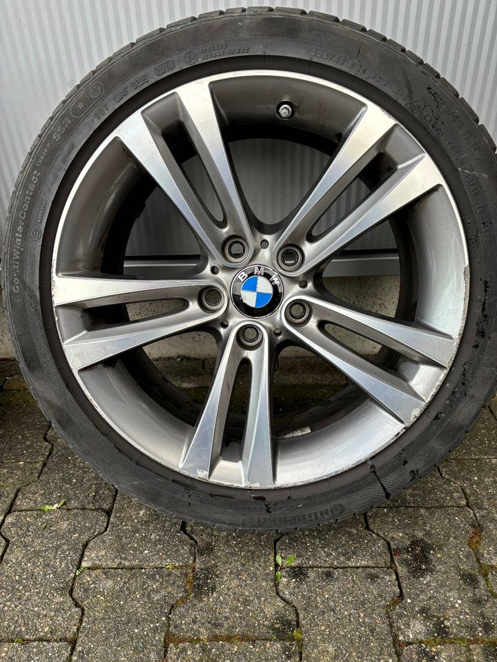 4 x BMW Winterreifen 225/45 R18 95V (2 x neuwertig, 2 x 6 mm) in Wesel