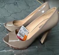 Highheels in Lackoptik und Sohle/Absatz in metallic Nordrhein-Westfalen - Kerpen Vorschau