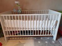 Babybett weiß 140x70 mit Lattenrost höhenverstellbar Bayern - Ebern Vorschau