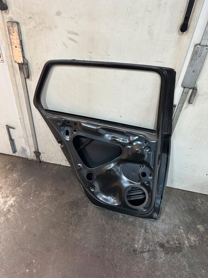 Golf 7 Variant Tür hinten Fahrerseite 5G9833055H in Lorch