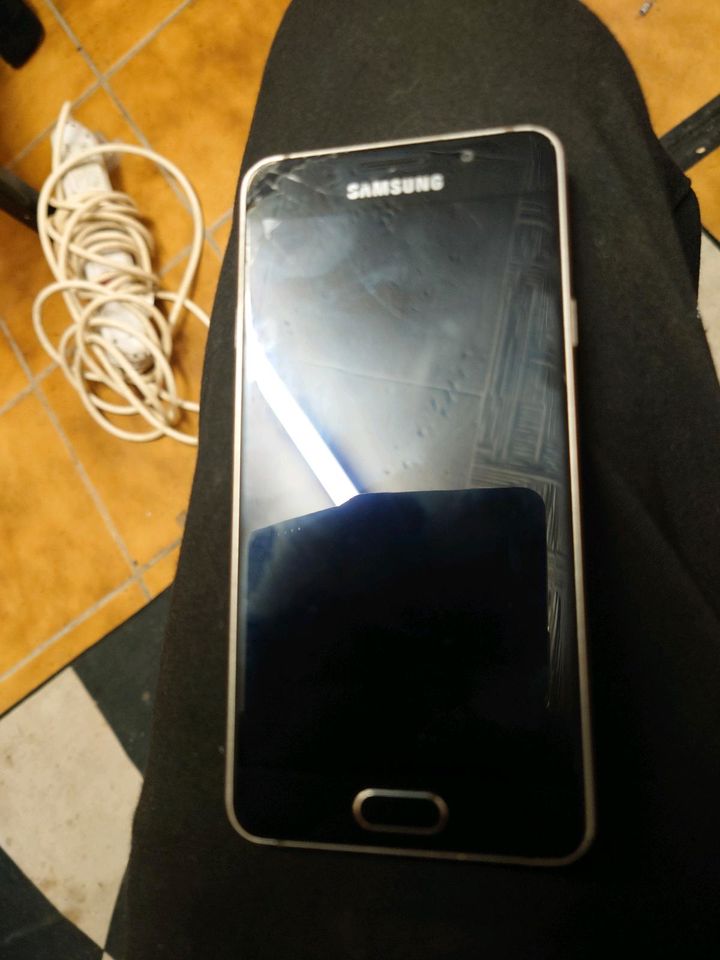 Samsung Galaxy sm-a310f in Farschweiler