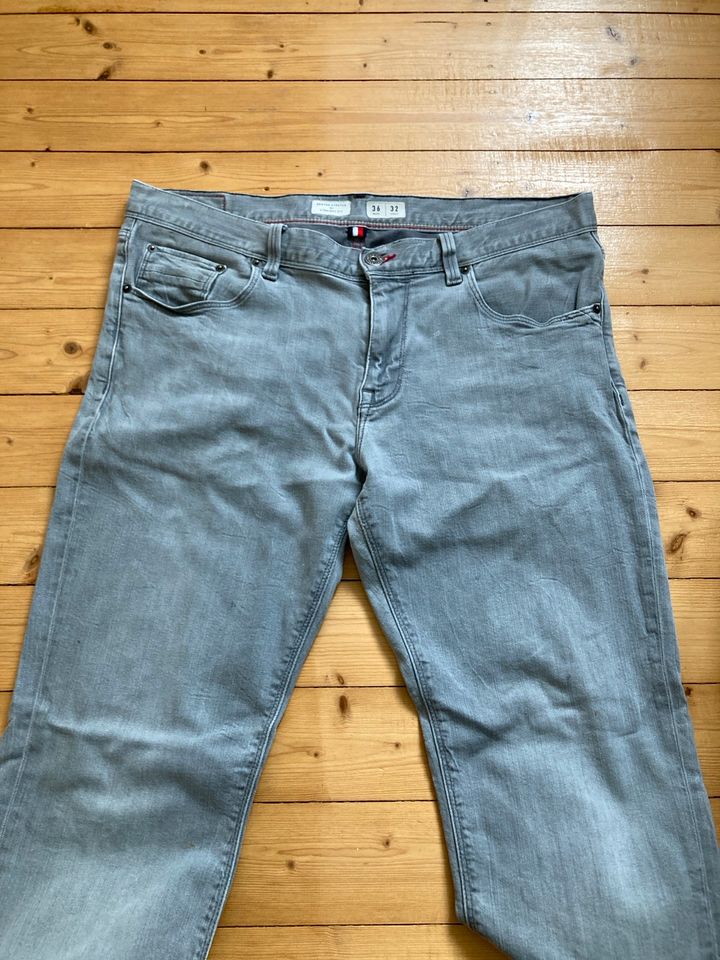 Tommy Hilfiger Jeans „Denton“  Hellgrau Gr. 36 / 32 in Steinhagen