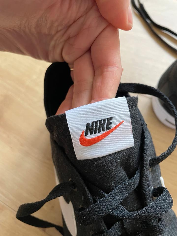 Nike Sneaker Herren wie neu schwarz weiß Größe 45 in Gütersloh