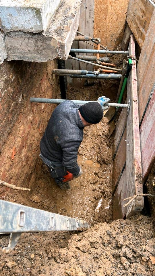 Erd und Baggerarbeiten Haustrockenlegungen Poolaushub in Lohmar