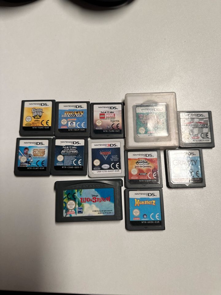 Angeboten werden 10 Nintendo Ds Spiele/ 1 3DS/ 1 Gameboyadvance S in Saarbrücken