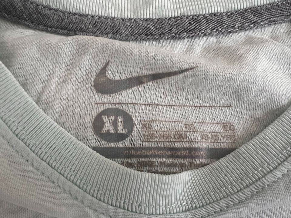 Nike Sportshirt Gr. XL in Reutlingen