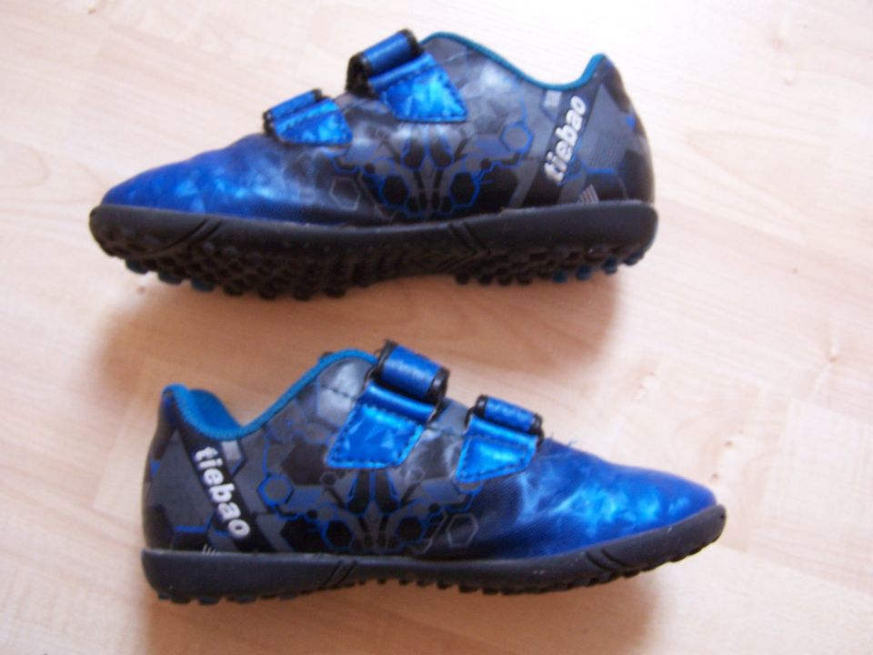Junge, Fußball-Schuhe, blau, Klettverschluss, Gr. 30, Tiebao in Wettin-Löbejün