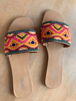 Perlenbestickte Flipflops Sandalen Gr. 40 - wie neu! Hannover - Döhren-Wülfel Vorschau