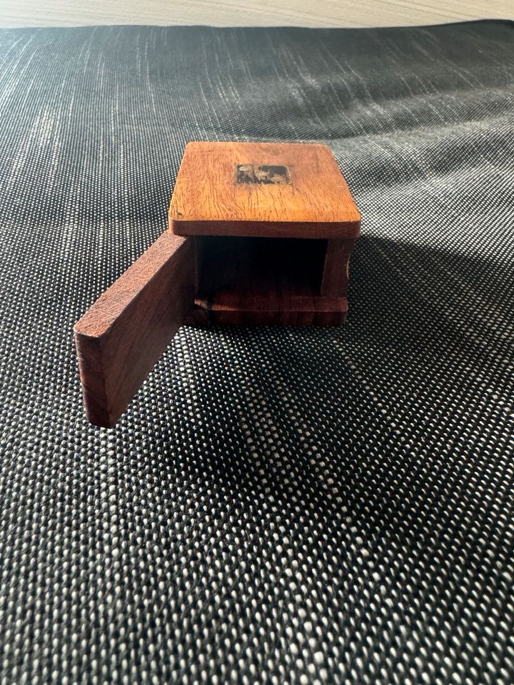 kleine Würfelbox aus Holz in Hannover