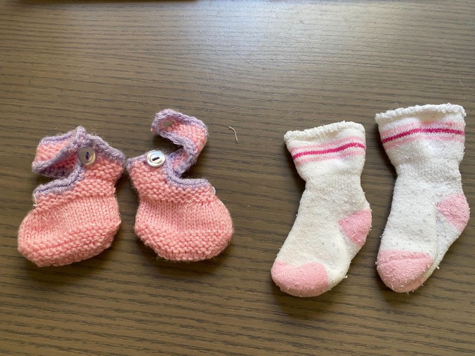 Puppenkleidung Baby Born Schuhe Handmade Socken strickschuhe in Stollberg