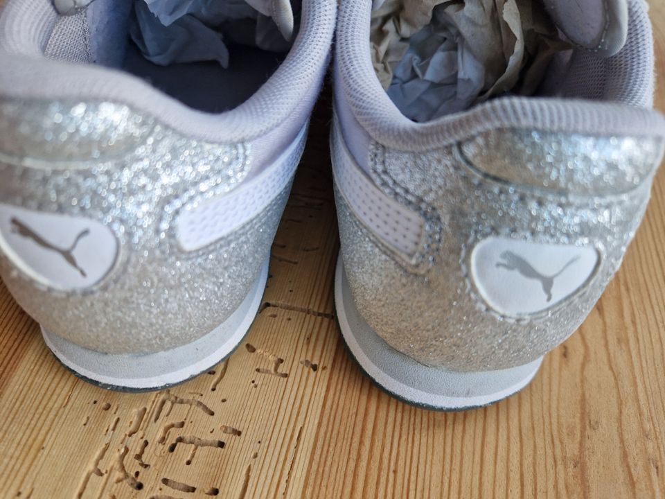 Puma Sneakers Mädchen Glitzer Gr. 35 in Burglauer