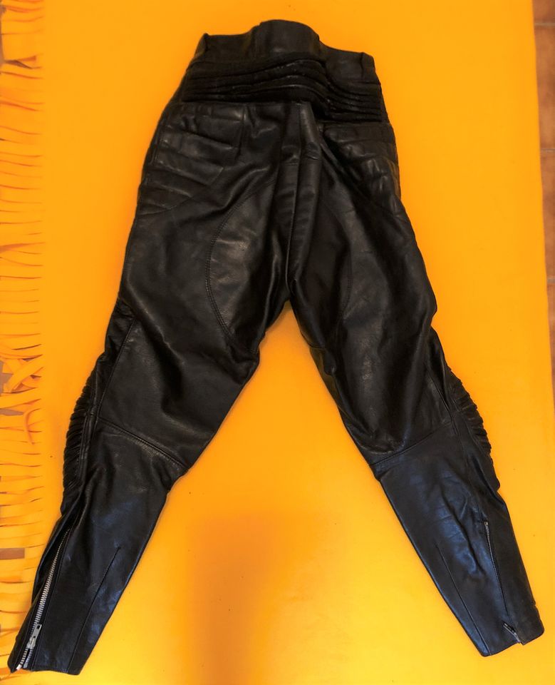 Motorradlederhose schwarz gebraucht, Gr. S, für Damen/Kinder in Otterfing