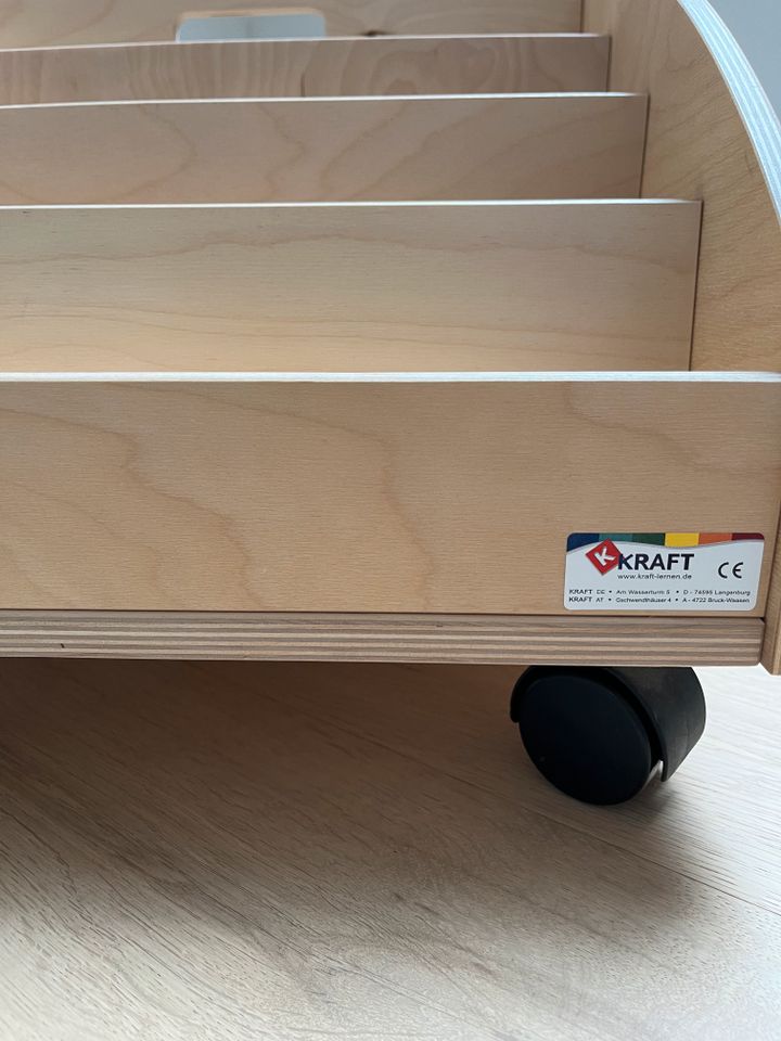 Bücherkiste Holz von KRAFT- für den mobilen Leseplatz in Mittelbiberach