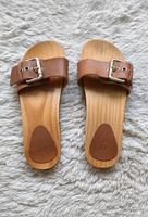 Clogs Damen  braunes Leder Holzbau Gr.35 Holzclogs Kinderschuhe Berlin - Reinickendorf Vorschau