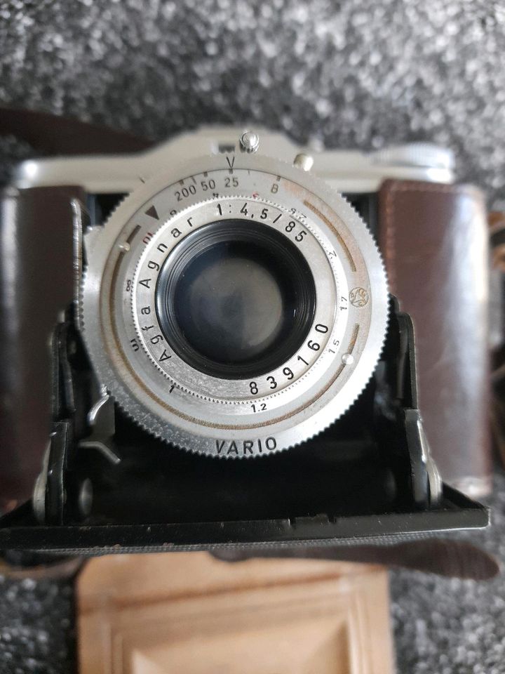 AGFA Isolette V / Kamera mit Blitzgerät und Tasche in Grafenau