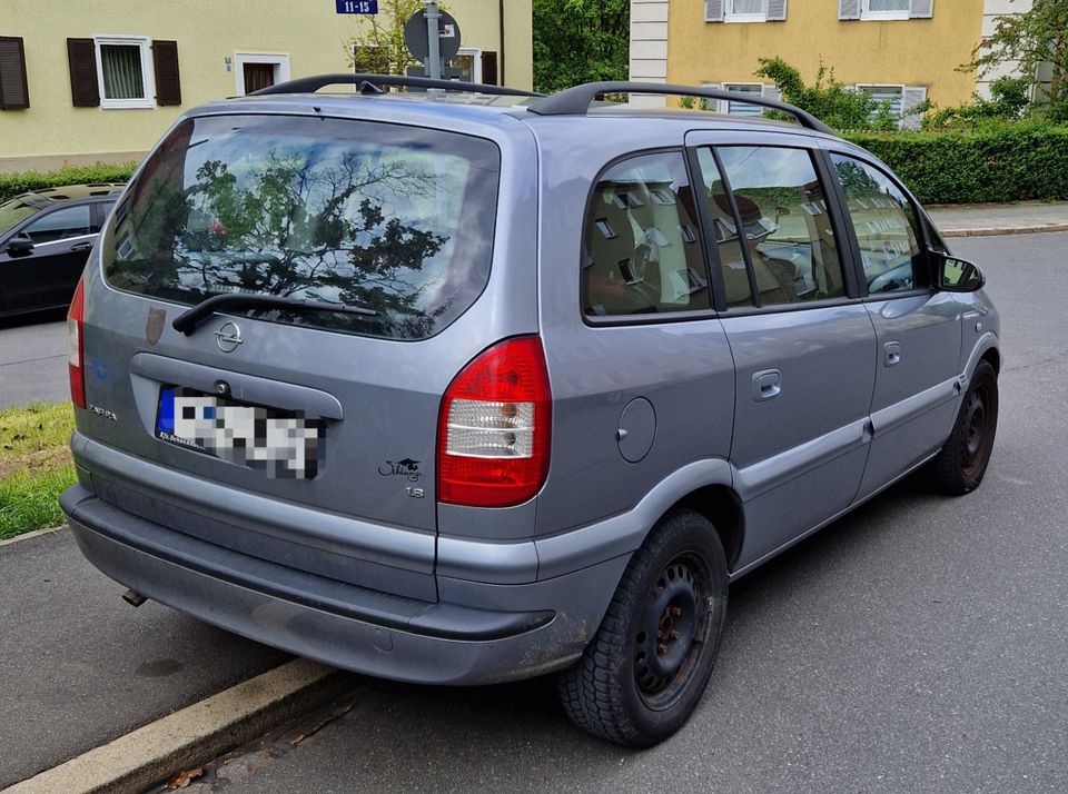 Opel Zafira 1.8-2004 Elegance in Nürnberg (Mittelfr)