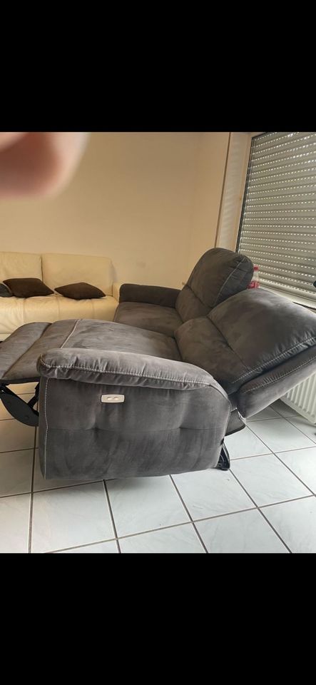Sofa mit Relaxfunktion in Bitburg