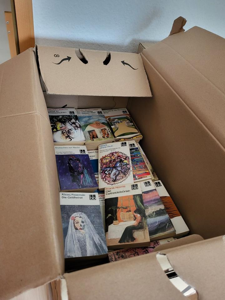 13 Bücherkisten zu verschenken! in Berlin