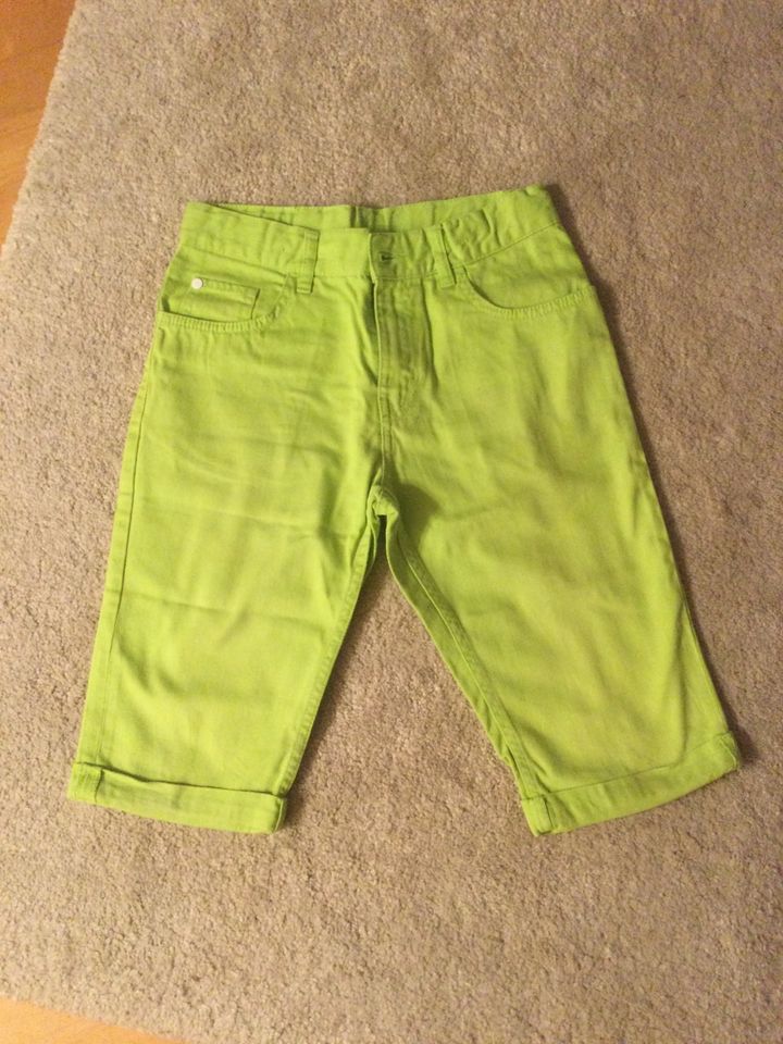 Shorts, kurze Hose, Bermuda, H&M 152, verstellbar, hell grün in Niederkrüchten