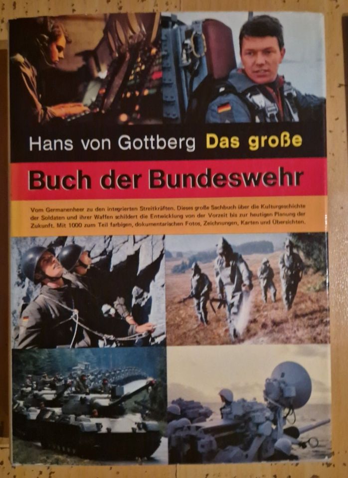 Bücher/Fachliteratur - Top Zustand - Weltkrieg - je 8,00 €/Stck in Neuwied