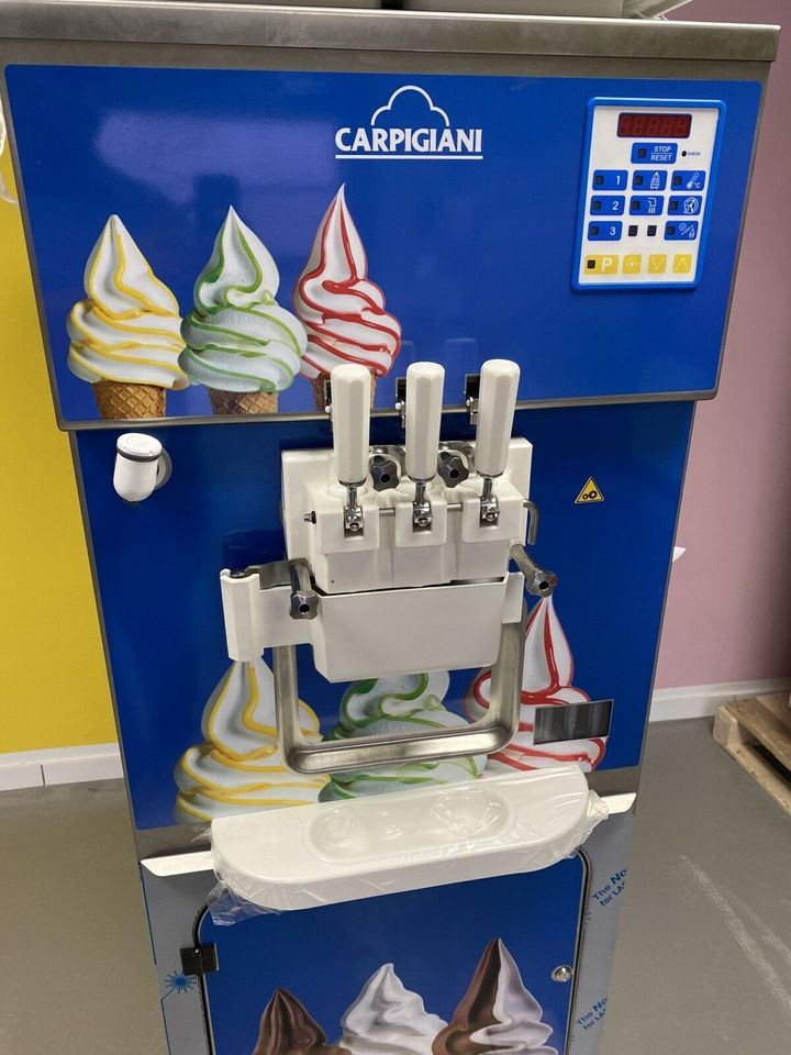 Softeis und Frozen Yogurt Maschine Carpigiani Colore 3 Eiscafe in Luckenwalde