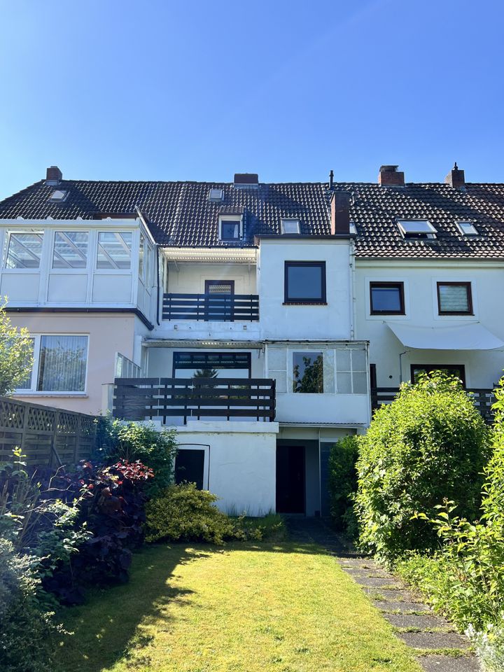 Einfamilienhaus für die kleine Familie mit naturnahen Garten & Garage in Bremen