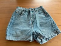 DIVIDED HIGH WAIST MOM Jeans Shorts Damen Gr. 34 blau *NEUWERTIG* Hessen - Aßlar Vorschau