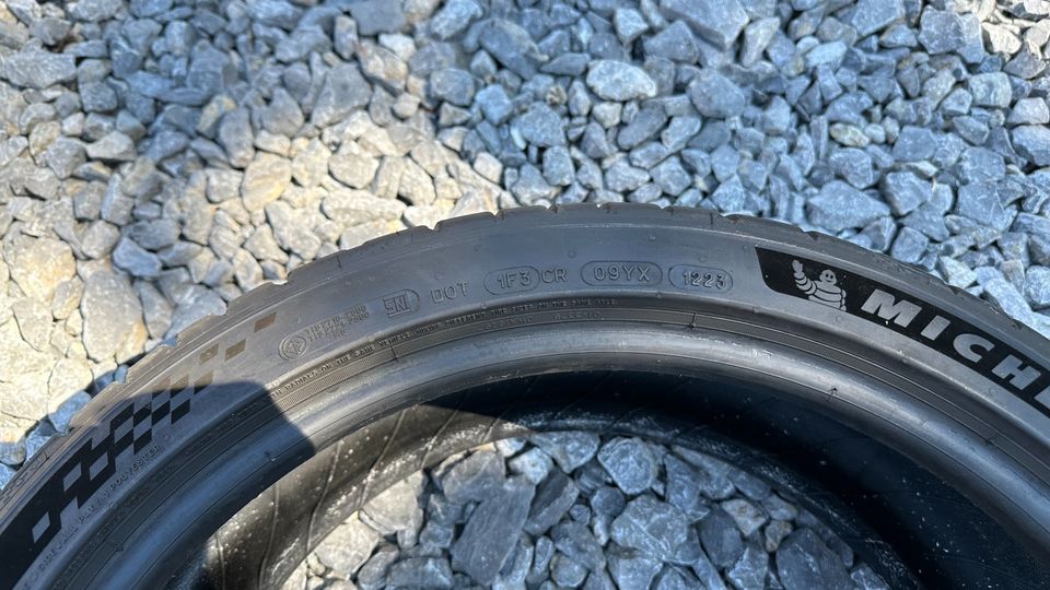 Michelin Pilot Sport 5 - 225/40/ZR18 92Y Extra Load Reifen in Schlangen