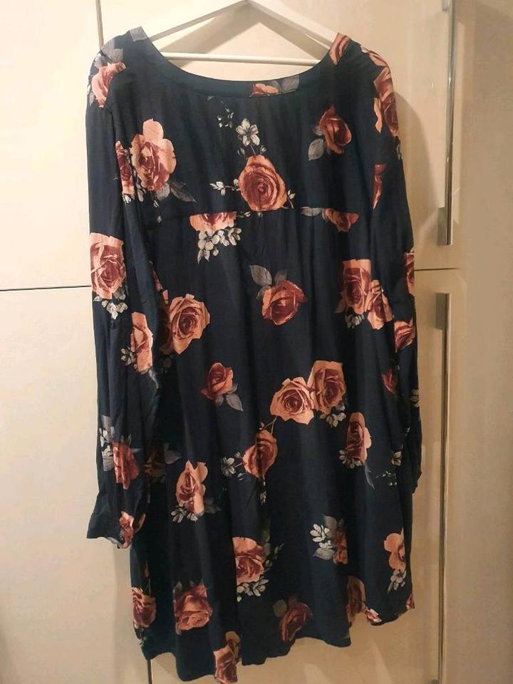 Umstands-/Stillkleid, Schwarz mit Blumen, 52,Oberteil in Kierspe