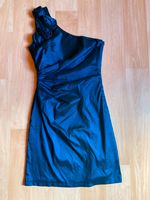 Blaues schulterfreies Marie Blanc Abendkleid Größe 38 Hessen - Biedenkopf Vorschau