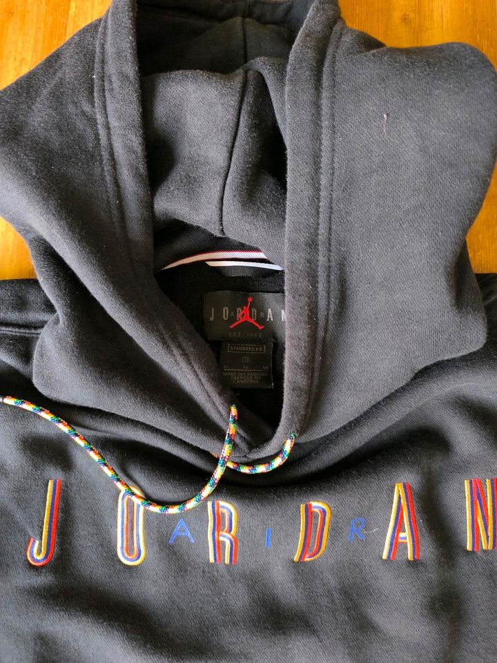 Jordan Hoodie Pullover Sweatjacke Größe M in Blumberg