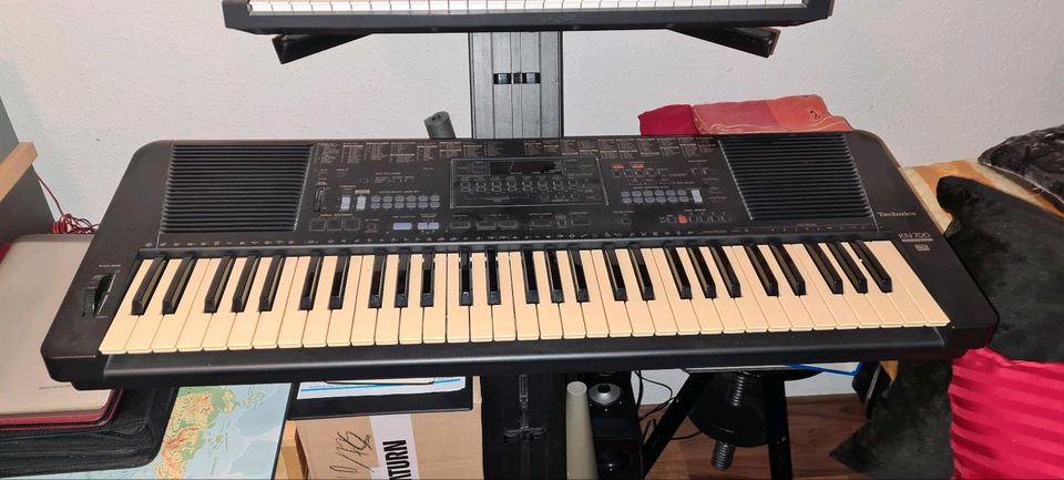 Keyboard von Technics (Modell SX-KN700 in Siegburg