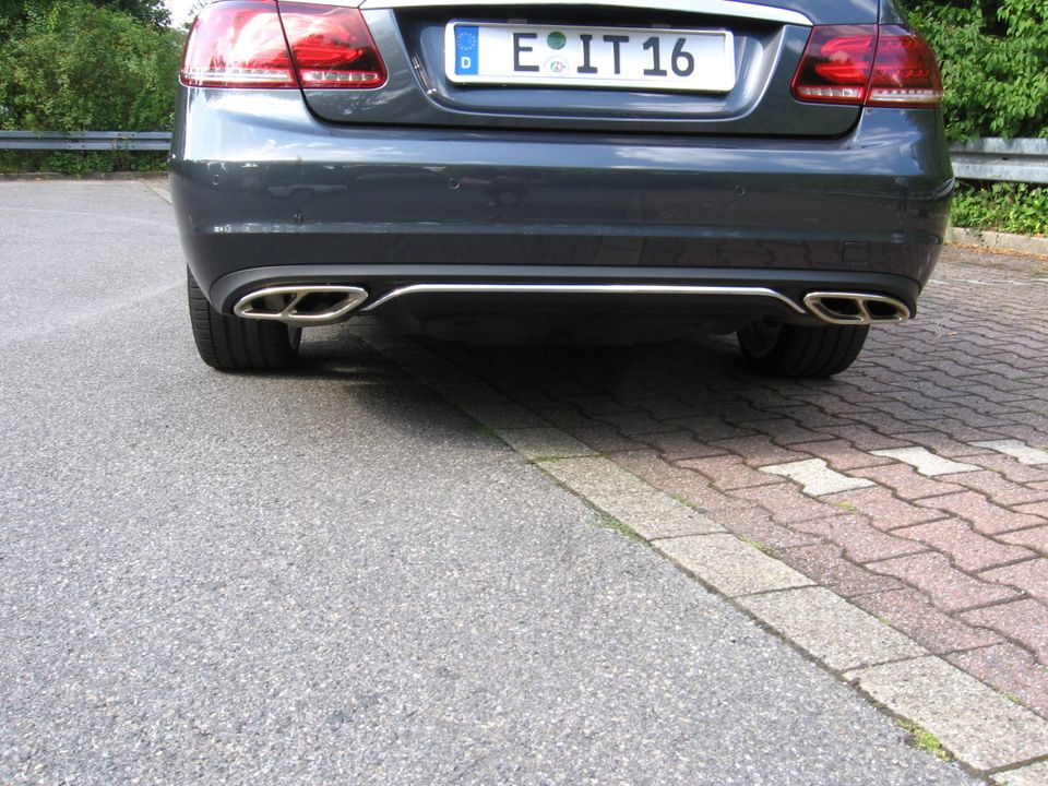 Mercedes E-200 Cabrio Sportpaket Automatic  Fahrzeugausstattung: in Essen-West
