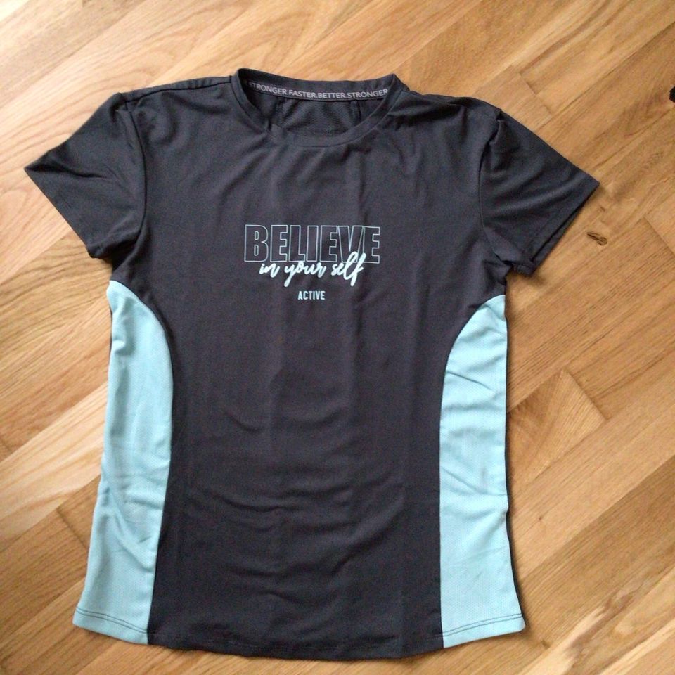 Mädchen Sport Shirt Größe 158 in Halle