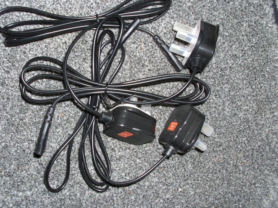 4 britische Netzstecker mit Kabel (nagelneu von SHARP) je 1 Euro in Seeheim-Jugenheim