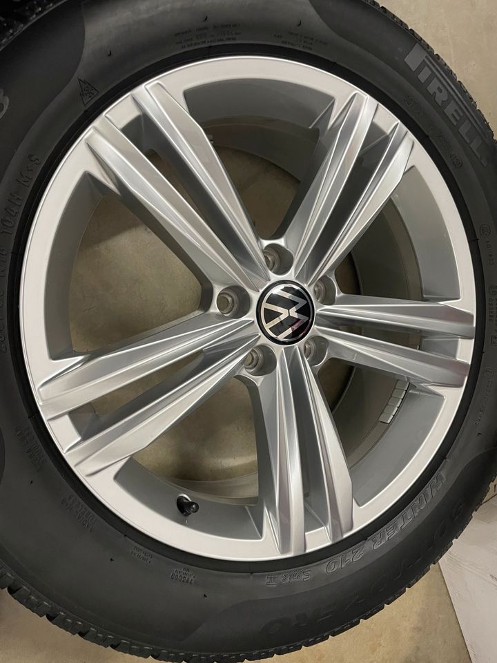 Originale VW Tiguan 5N2 Winterreifen Räder 235/55 R18 Zoll in Oberhonnefeld-Gierend