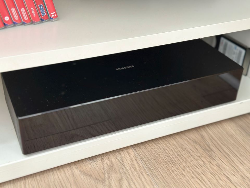 Samsung The Frame 75“, Soundbar HW-Q70T, SWA-9200S, Dolby Atmos in Leipzig