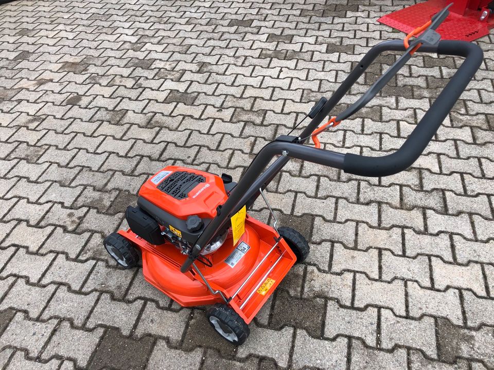 Husqvarna Benzinrasenmäher LB 146 in Teisendorf