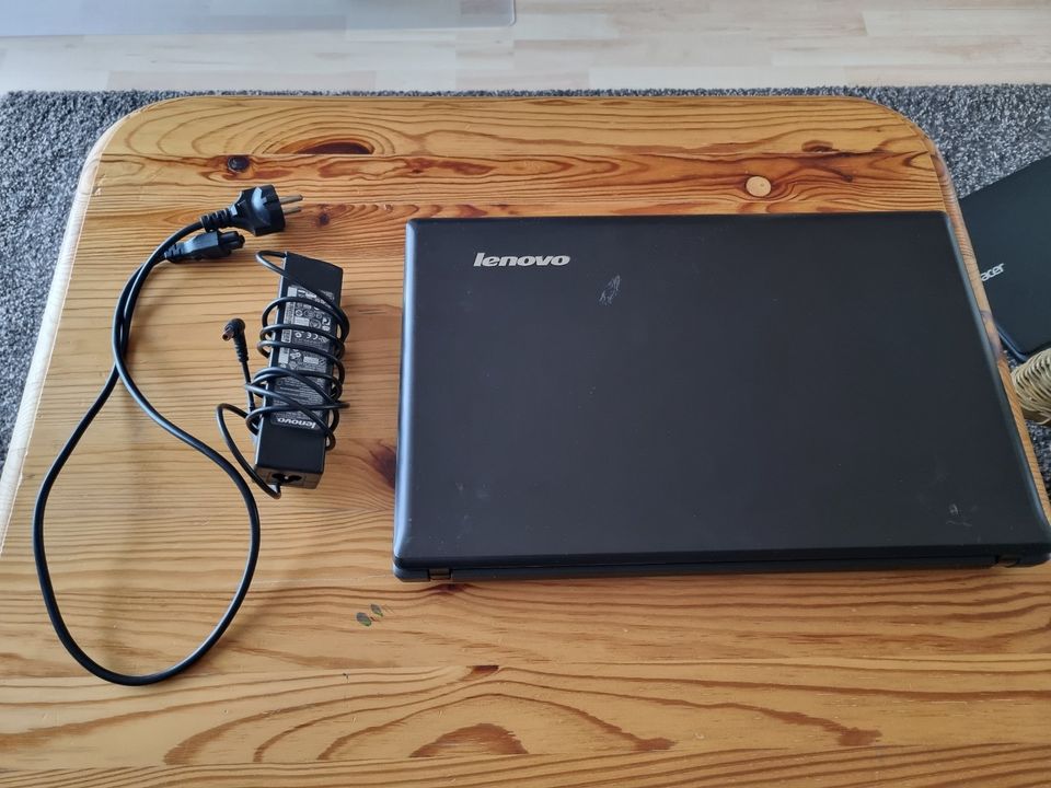 Laptop Lenovo mit 17 Zoll Bildschirm in Golzow