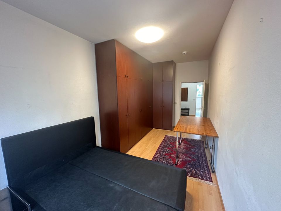 Exklusive 3 Zimmerwohnung im Hochparterre mit PKW Stellplatz, 2 Minuten zum Kurfürsten Damm- in Berlin