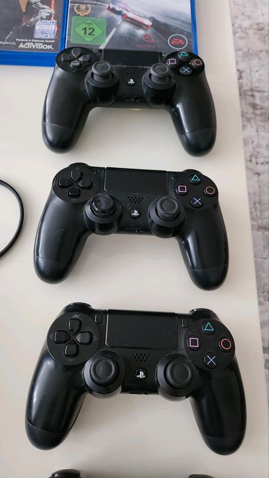 Playstation 4 mit 5 Controller, Kopfhörer und vielen Spielen in Wiesloch