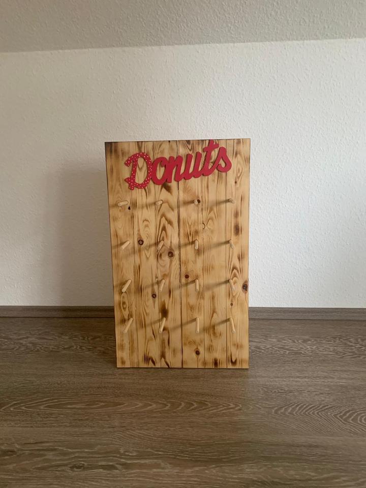 Donuts Wand, Holzwand, Donutwand, Hochzeit Candybar Feier Deko in Bielefeld
