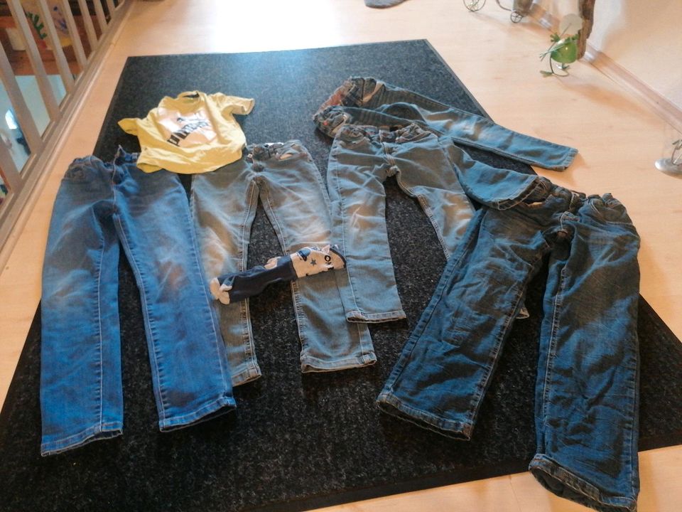 4 Jeans 134, 134/140, 1 Thermo Jeans 140 in Saaldorf-Surheim